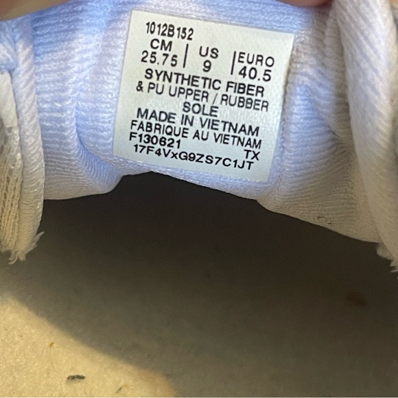 Asics Novablast 2 Womens 9 Shoes White Running Sneaker Gym Athletic 1012B152 - Picture 13 of 13